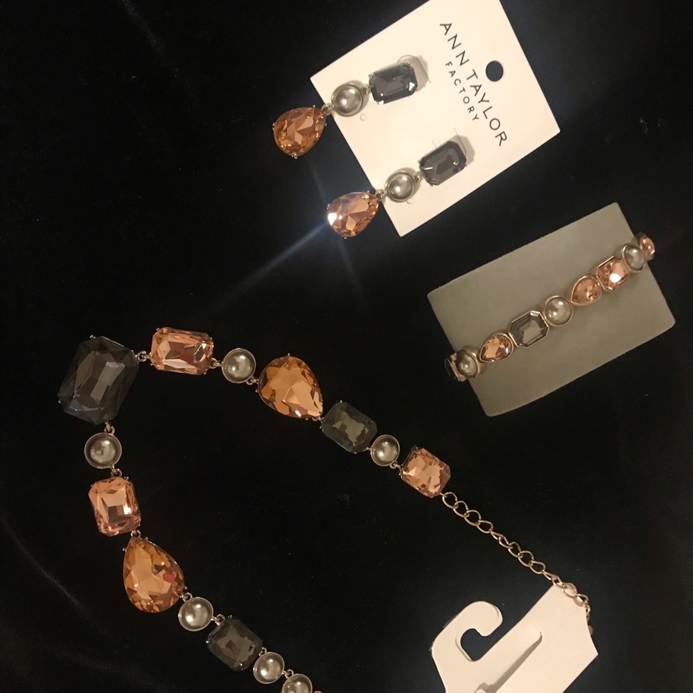 #96 NWT Jewelry Set Gold Rose/Smoke Grey Stones